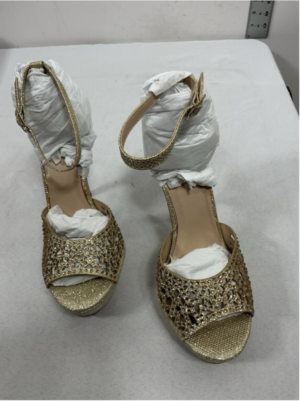 Womans New In Box Delicious Cadence Stiletto Formal Sandals Size 8.5 Gold